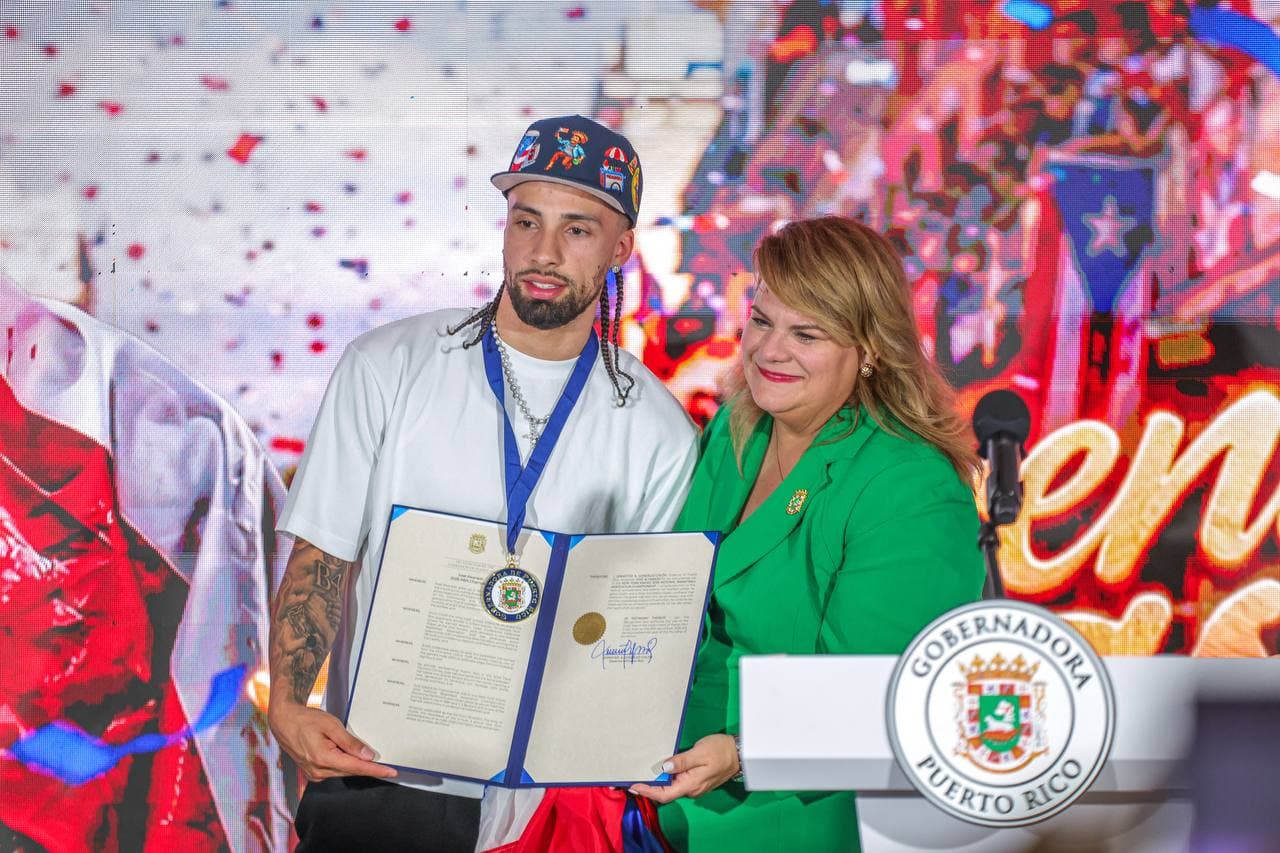 Otorgan Medalla de la Gobernadora a José Alvarado