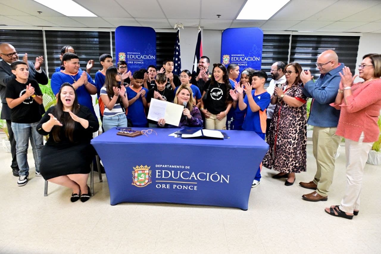 Estudiantes de Ponce logran convertir proyecto en ley