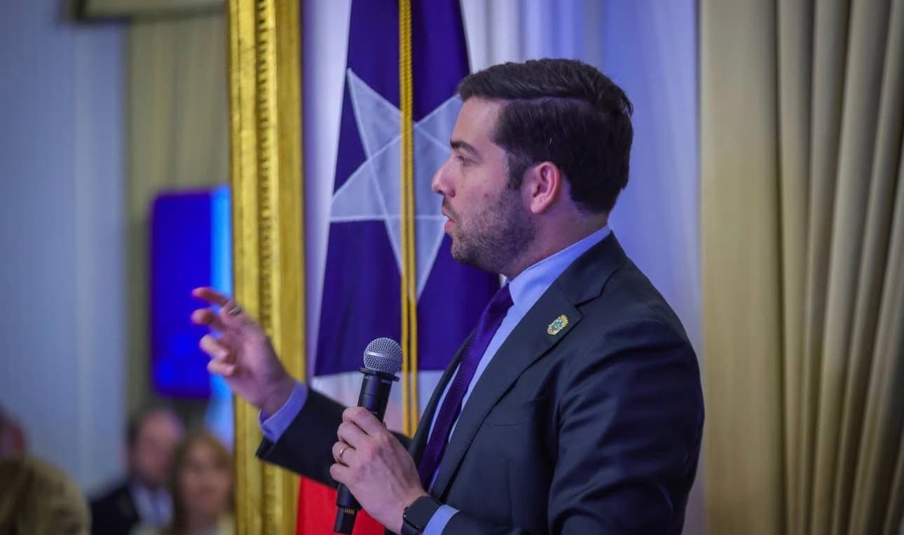 Secretario del DDEC defiende ante el Senado la Reforma de Permisos