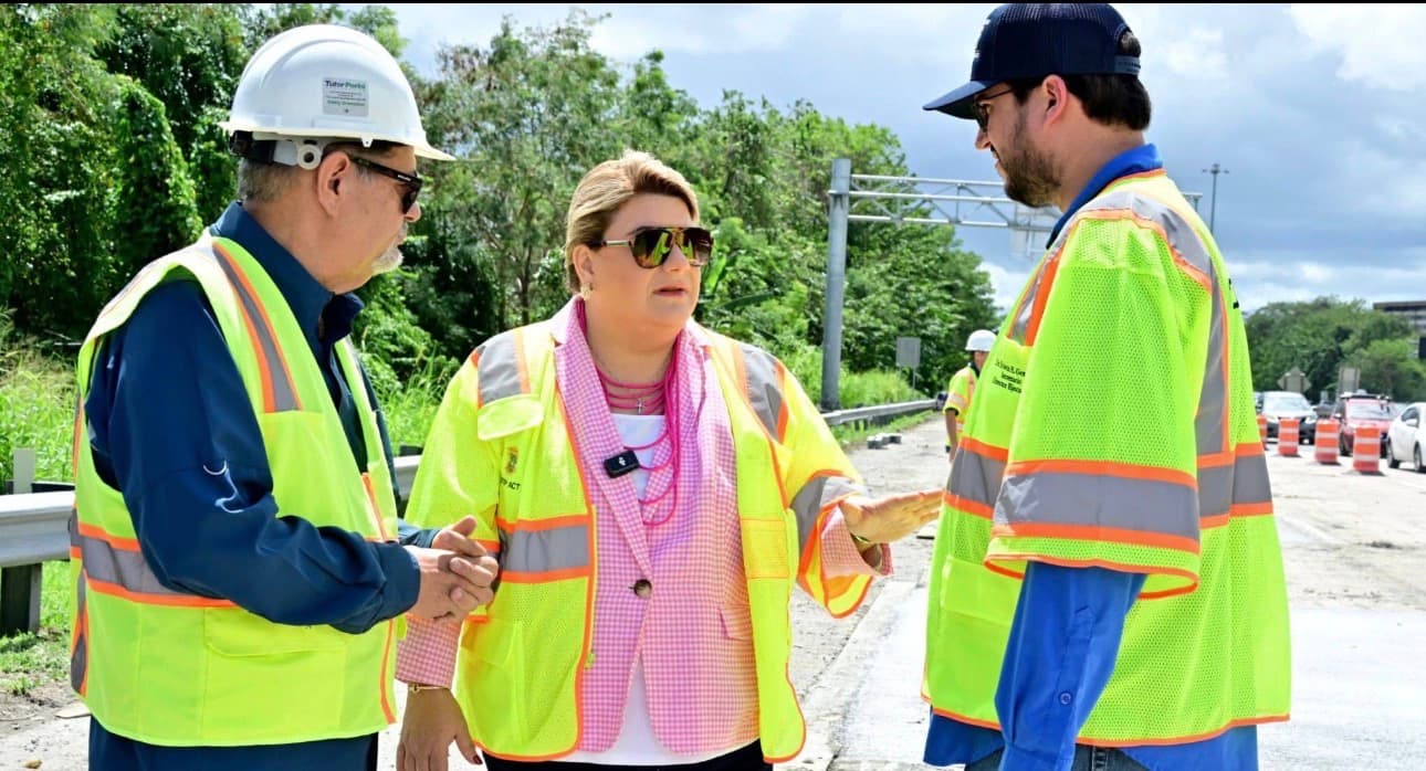 Gobernadora visita trabajos en Expreso PR-52