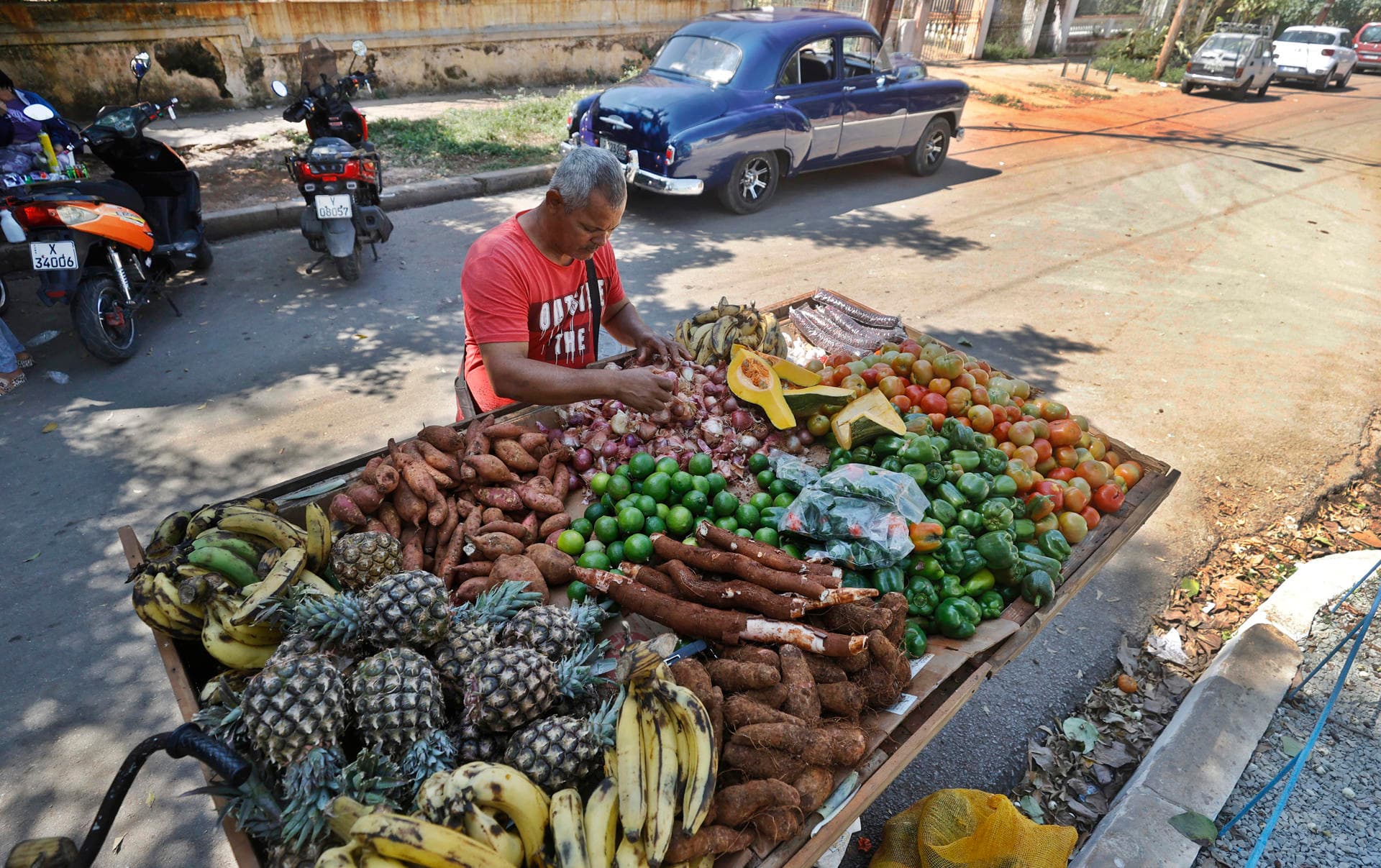 [VIDEO] El racionamiento de combustible en Cuba también se siente en los mercados agrícolas