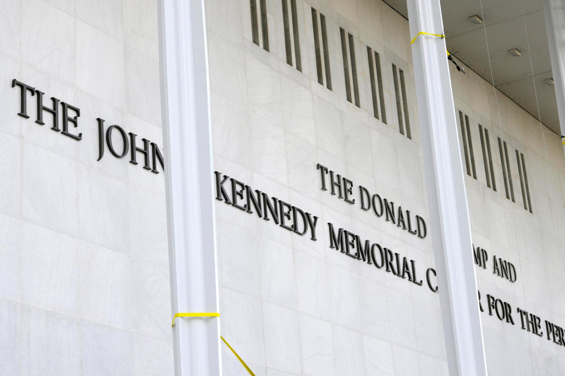 Centro Kennedy demandará a músico que canceló concierto de Navidad por cambio de nombre