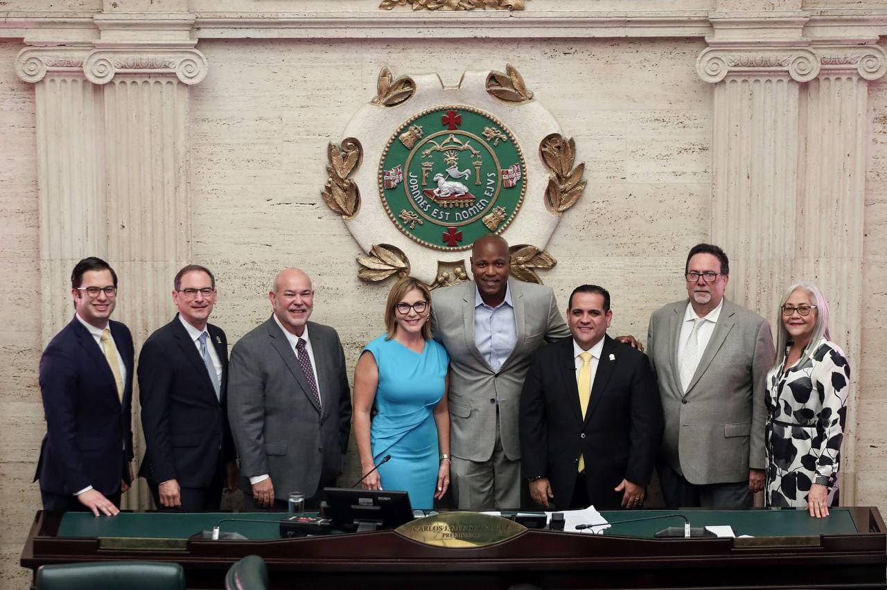 Homenajean a Carlos Delgado en la Cámara de Representantes