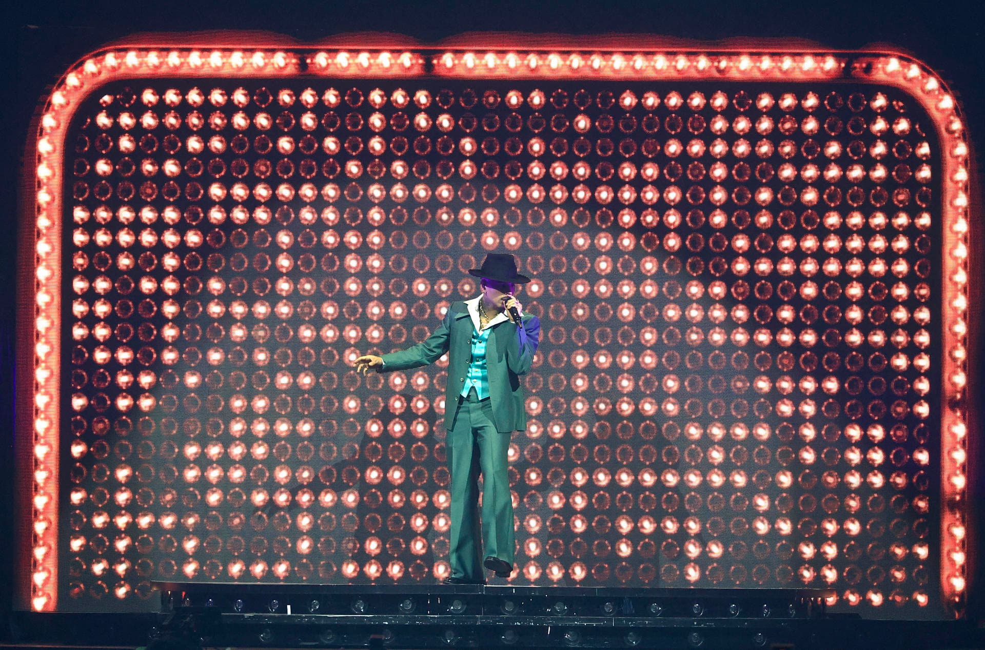 Rauw Alejandro cierra su gira mundial con un homenaje a Puerto Rico