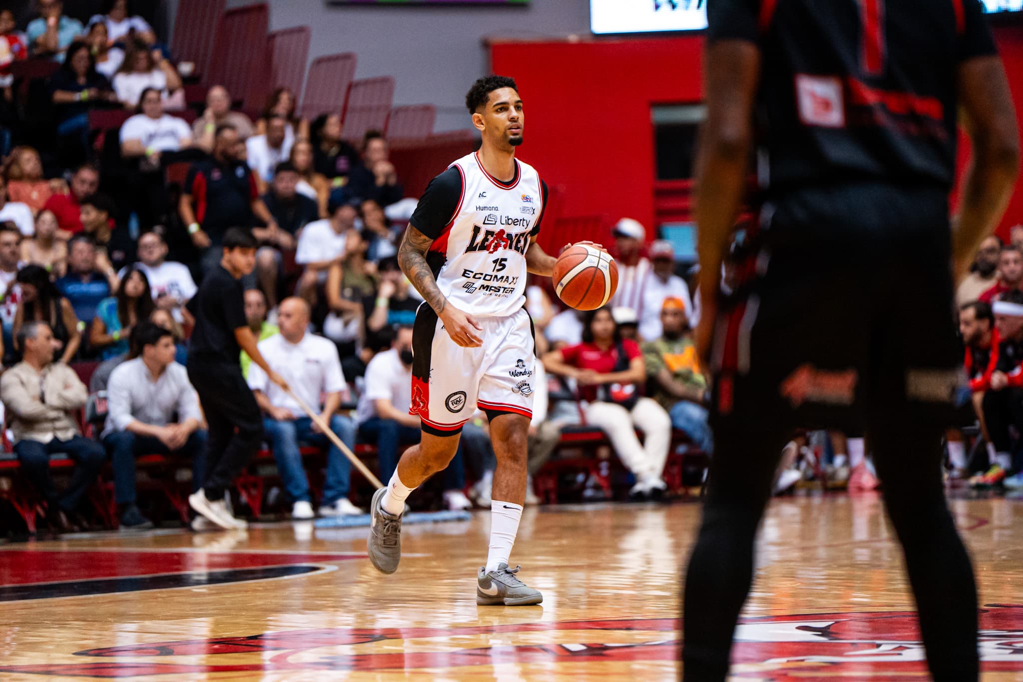 Leones vuelven a rugir y poner en jaque la serie