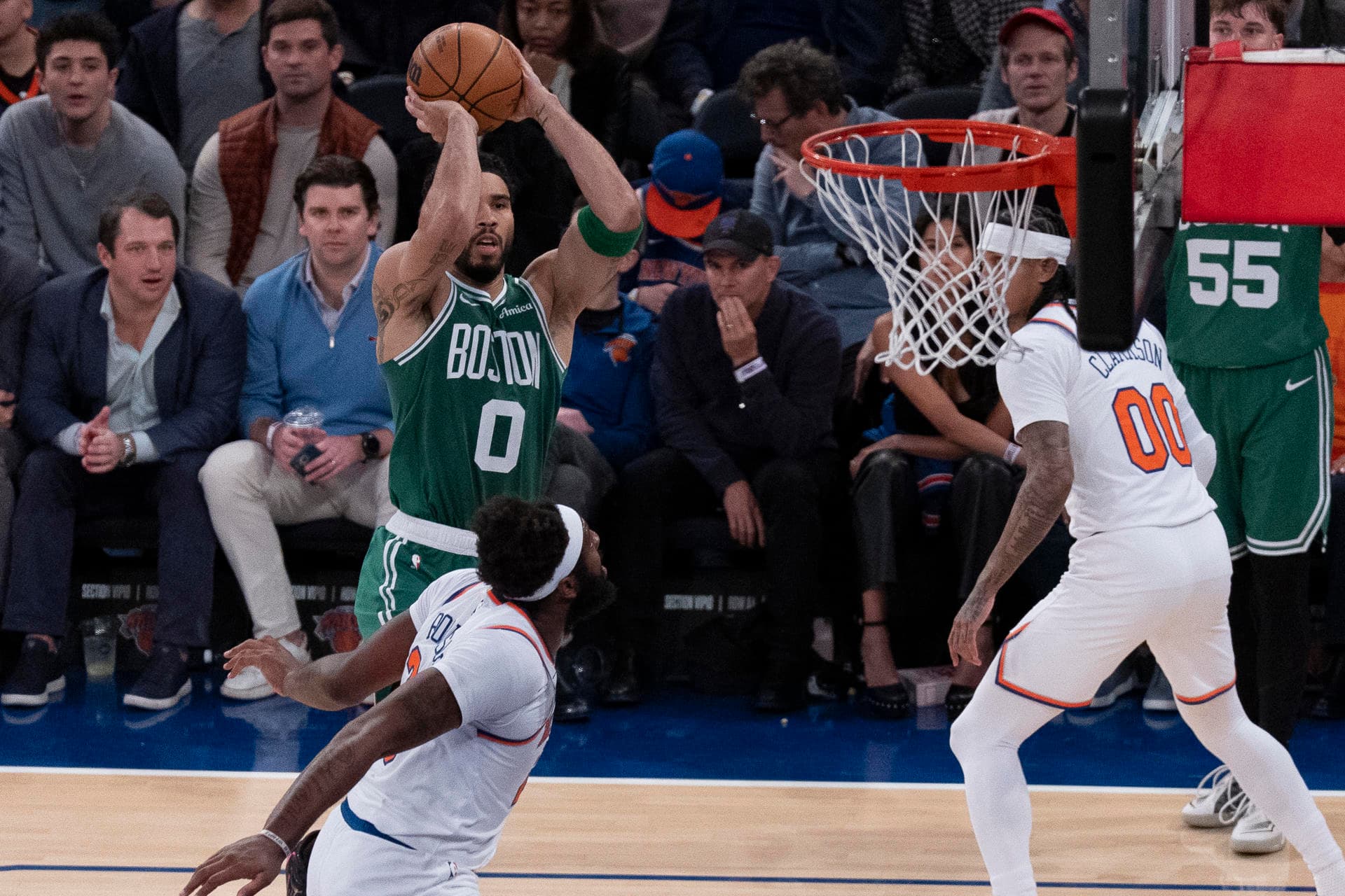 Los Knicks mantienen viva la lucha por el segundo del Este