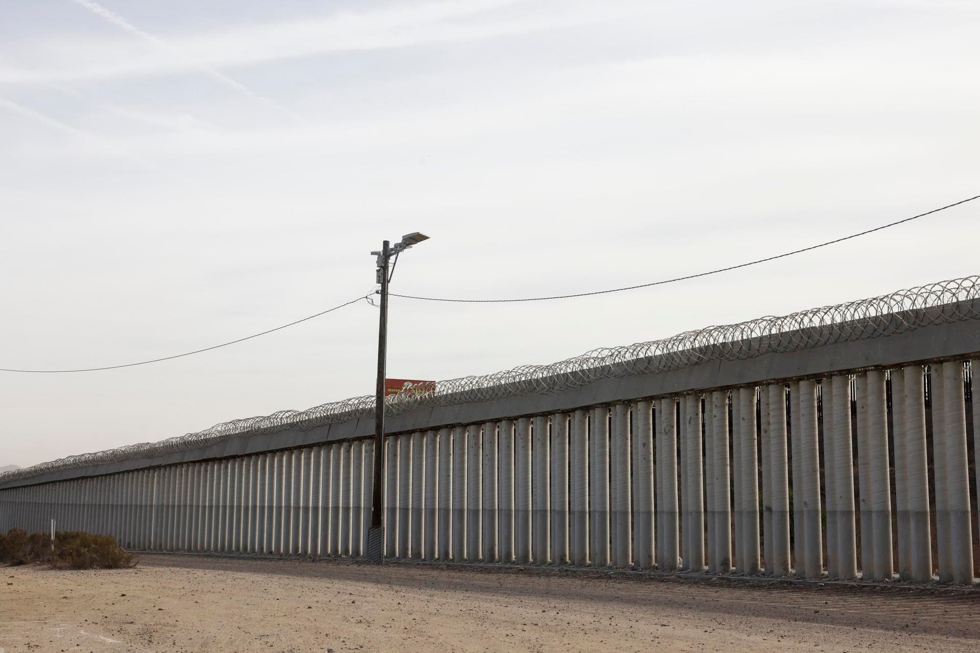 Cruce de inmigrantes a EE.UU. baja a mínimos históricos