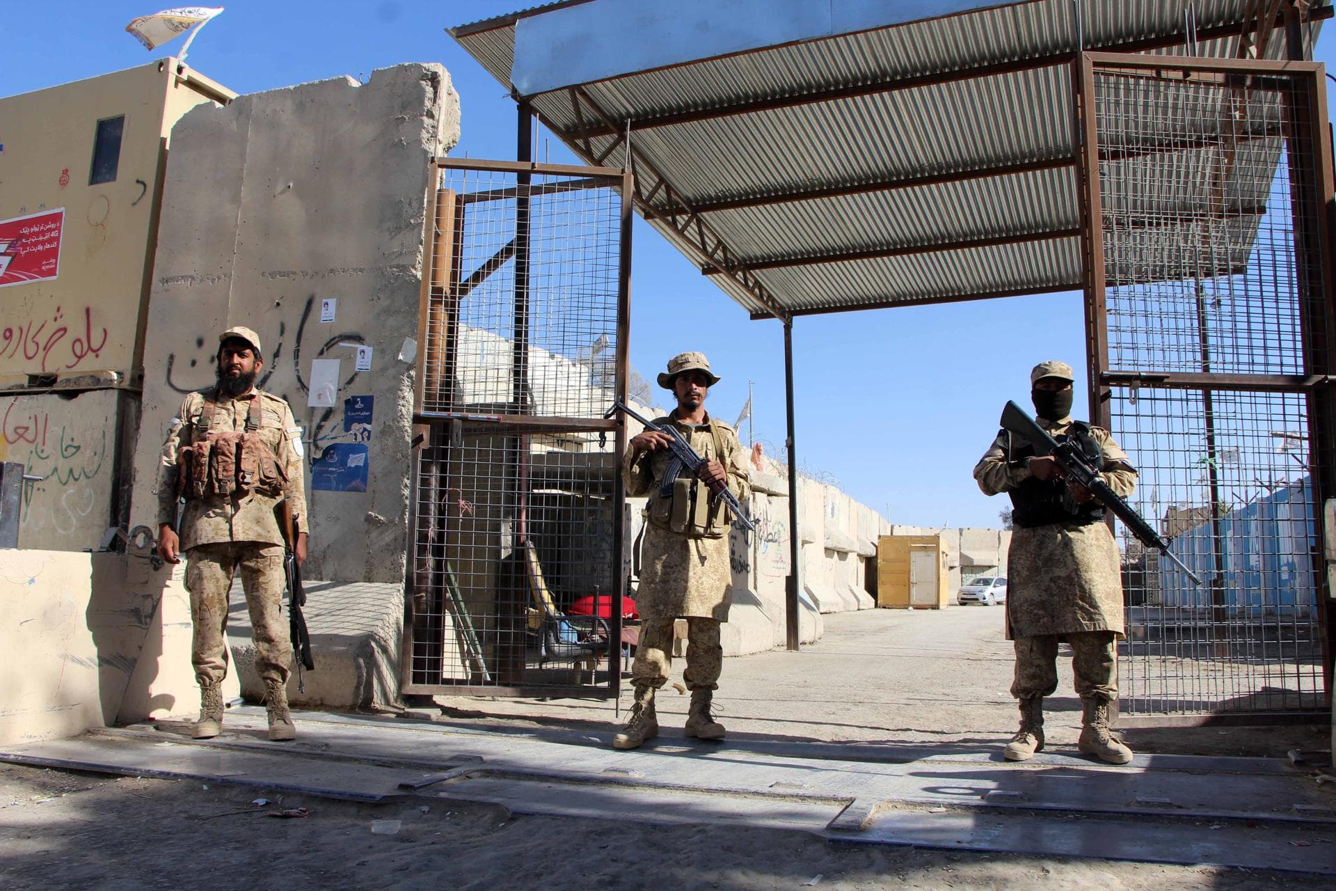Enfrentamientos armados en la frontera de Pakistán y Afganistán dejan decenas de muertos