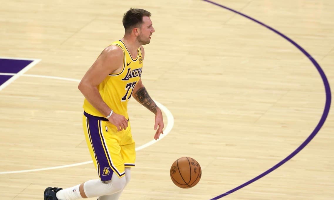 Doncic no tiene fecha de regreso con los Lakers 