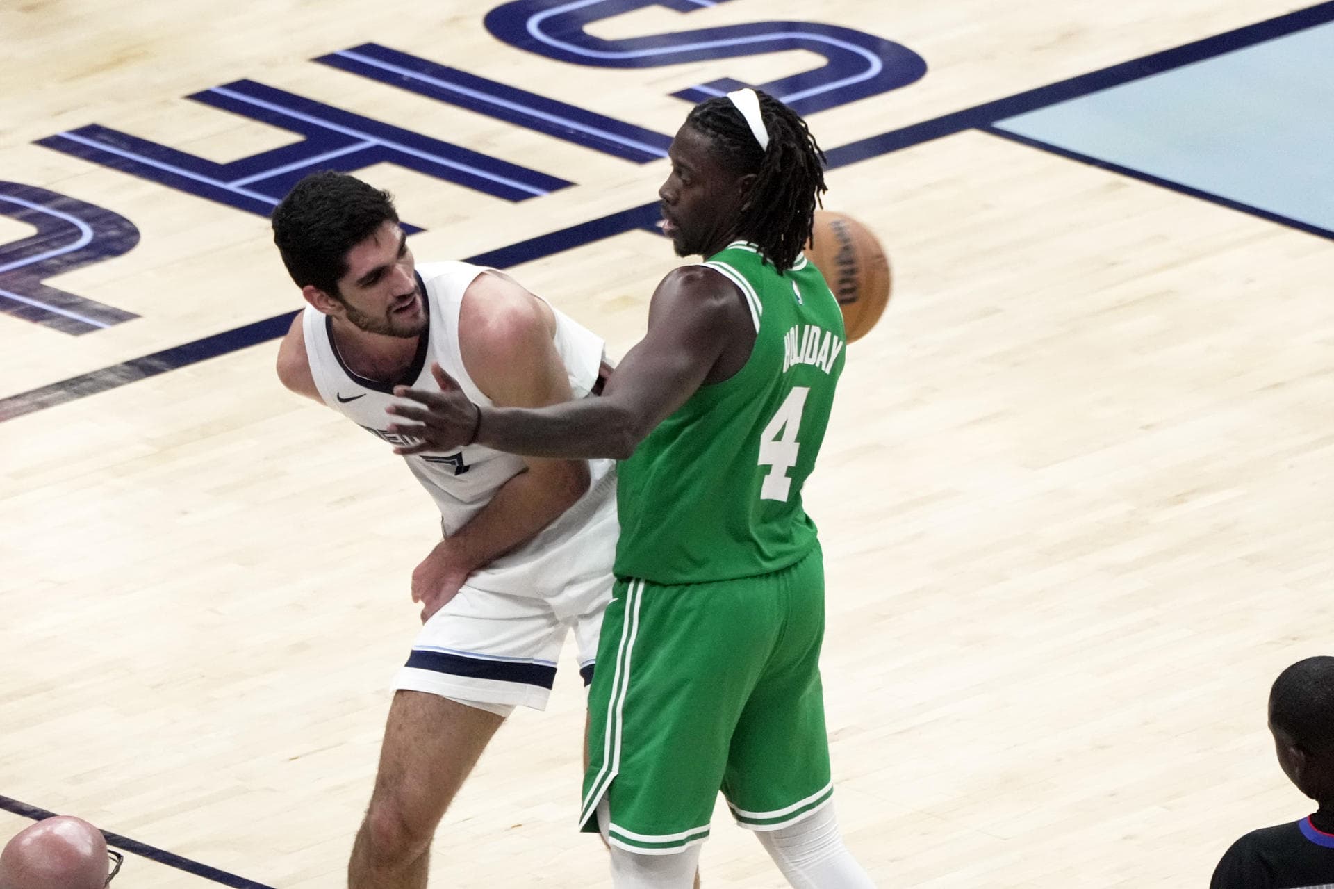 Los Celtics traspasan a Jrue Holiday a los Blazers