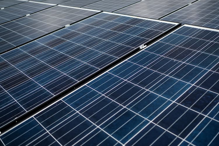 Gobernadora y NEPR enmiendan procesos para agilizar proyectos solares