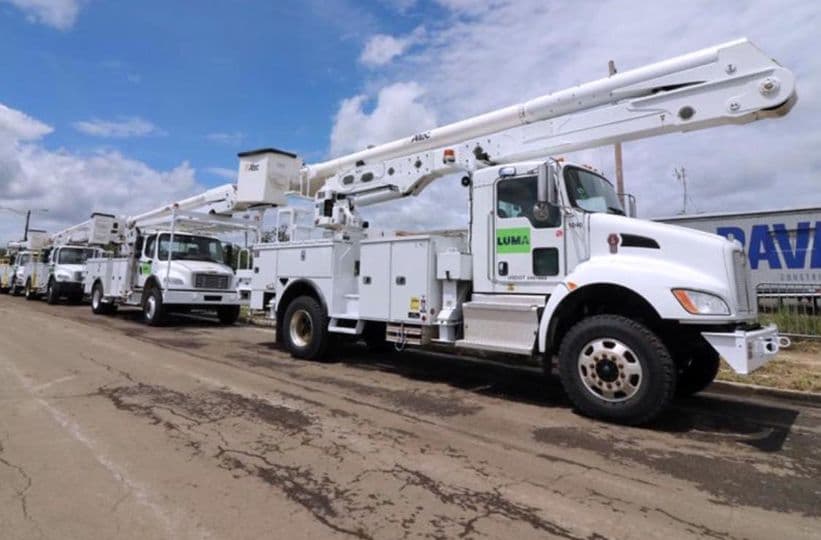 LUMA reemplaza postes en 7 municipios 