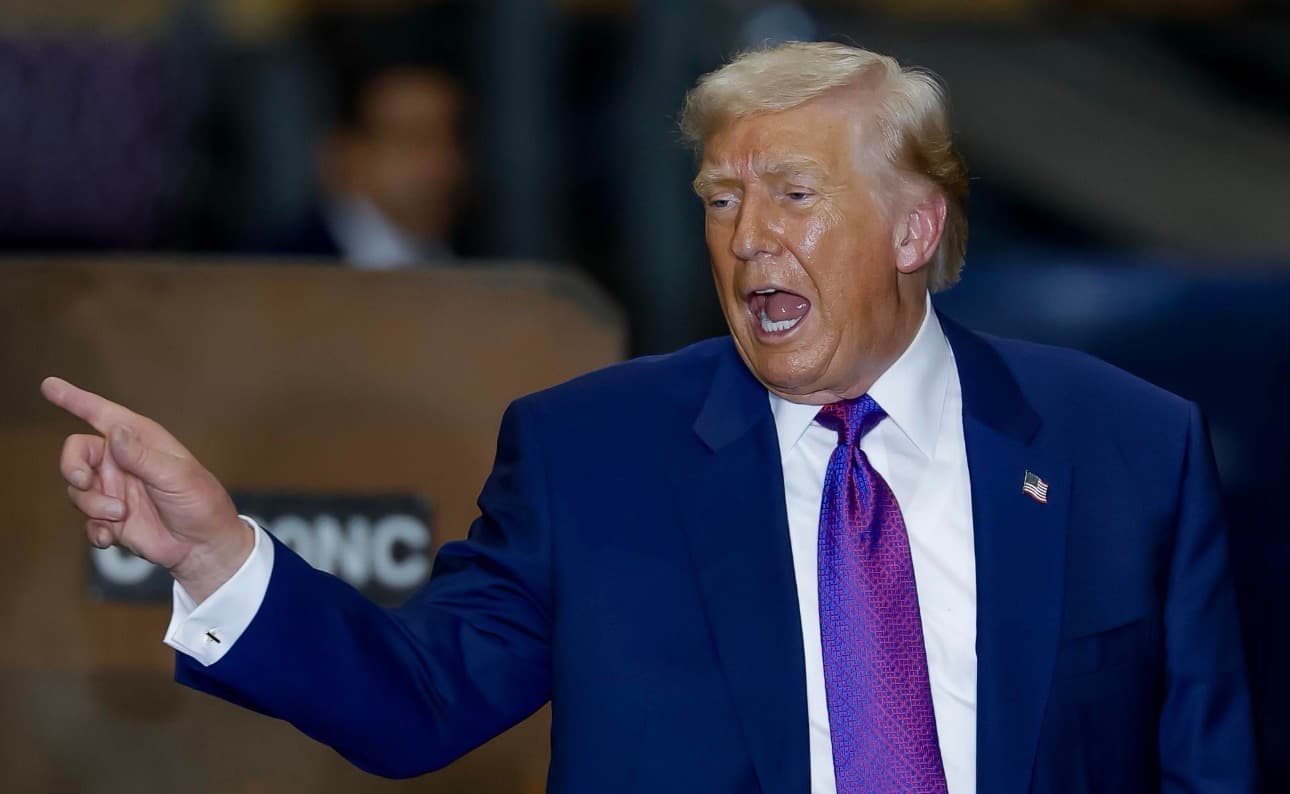 Trump dice que considera un ataque limitado para presionar a Irán