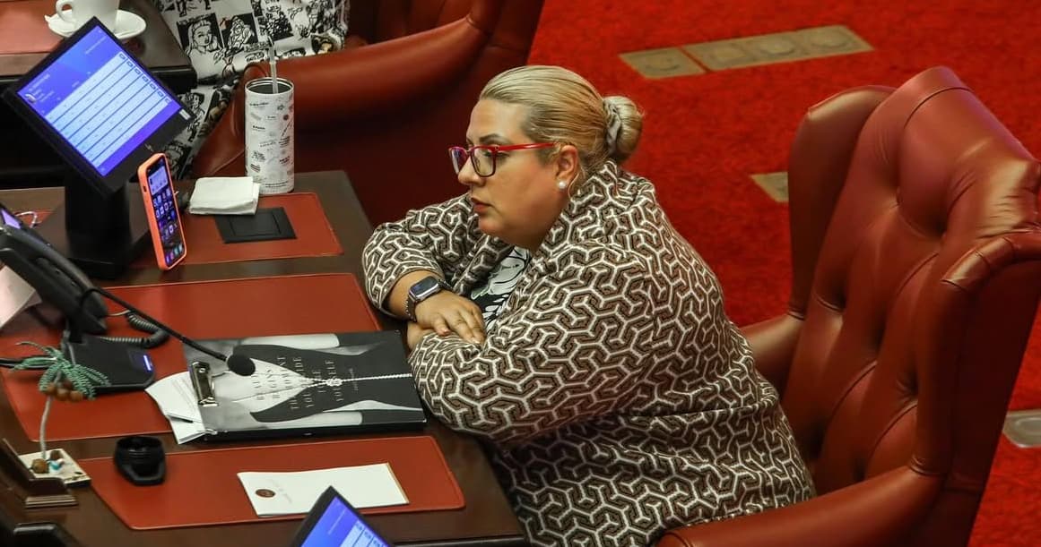 Toma y dame entre Rivera Schatz y “la abogada motorizada”