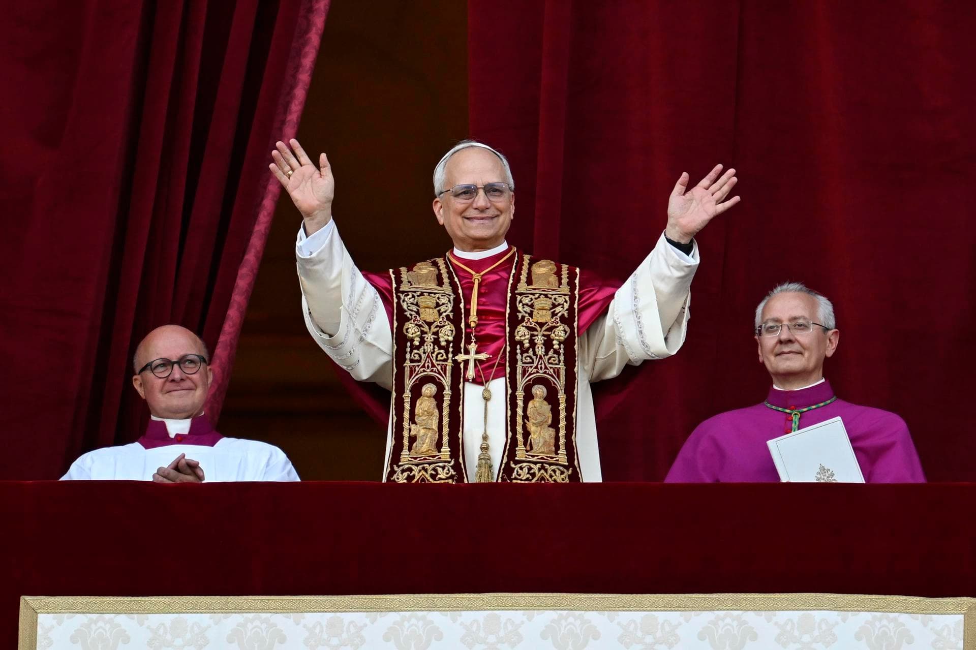 El nuevo papa, León XIV, también tiene la nacionalidad peruana