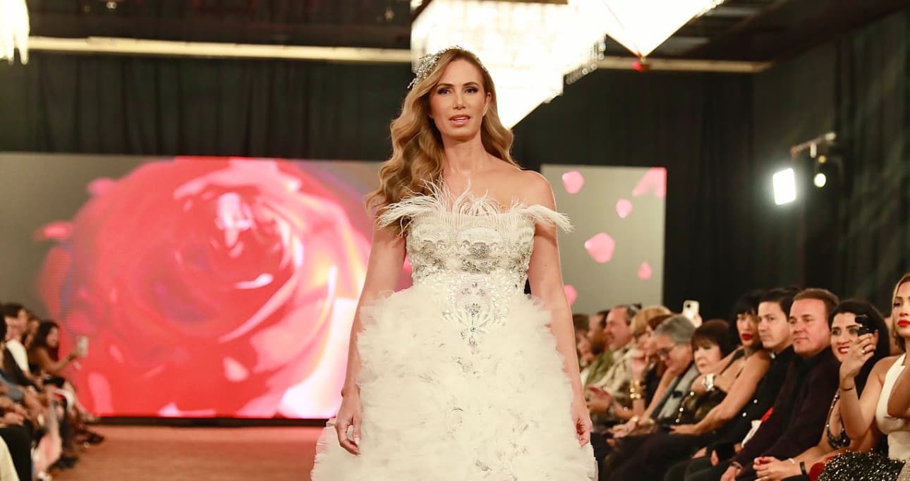 Marcos Carrazana deslumbra en San Juan Moda con un homenaje a la elegancia y a varias generaciones
