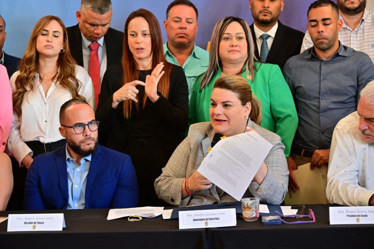 Gobernadora firma cuatro nuevas leyes