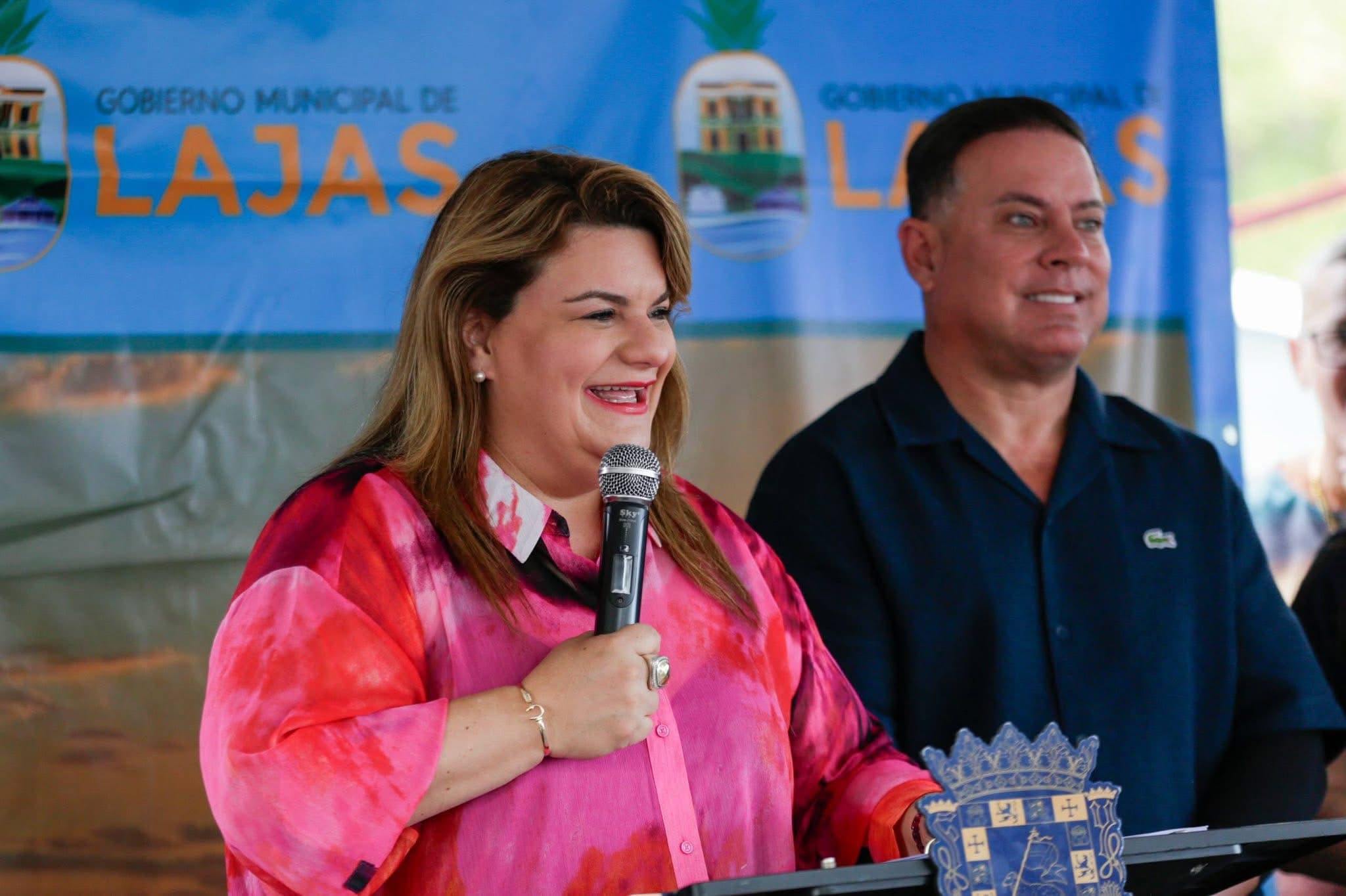 Gobernadora viaja a España