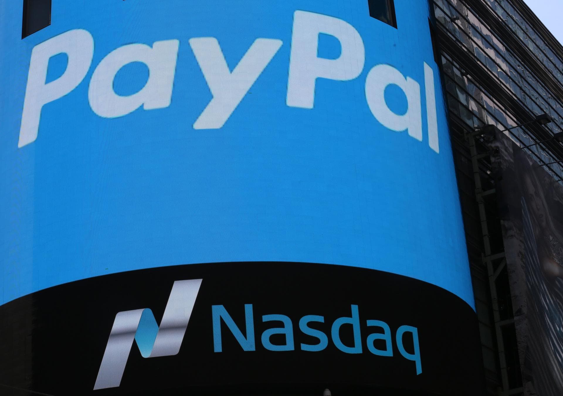 PayPal firma un acuerdo con OpenAI para integrar su billetera digital en ChatGPT