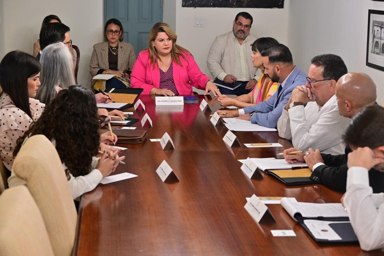 Gobernadora reúne a portavoces de los partidos de minoría