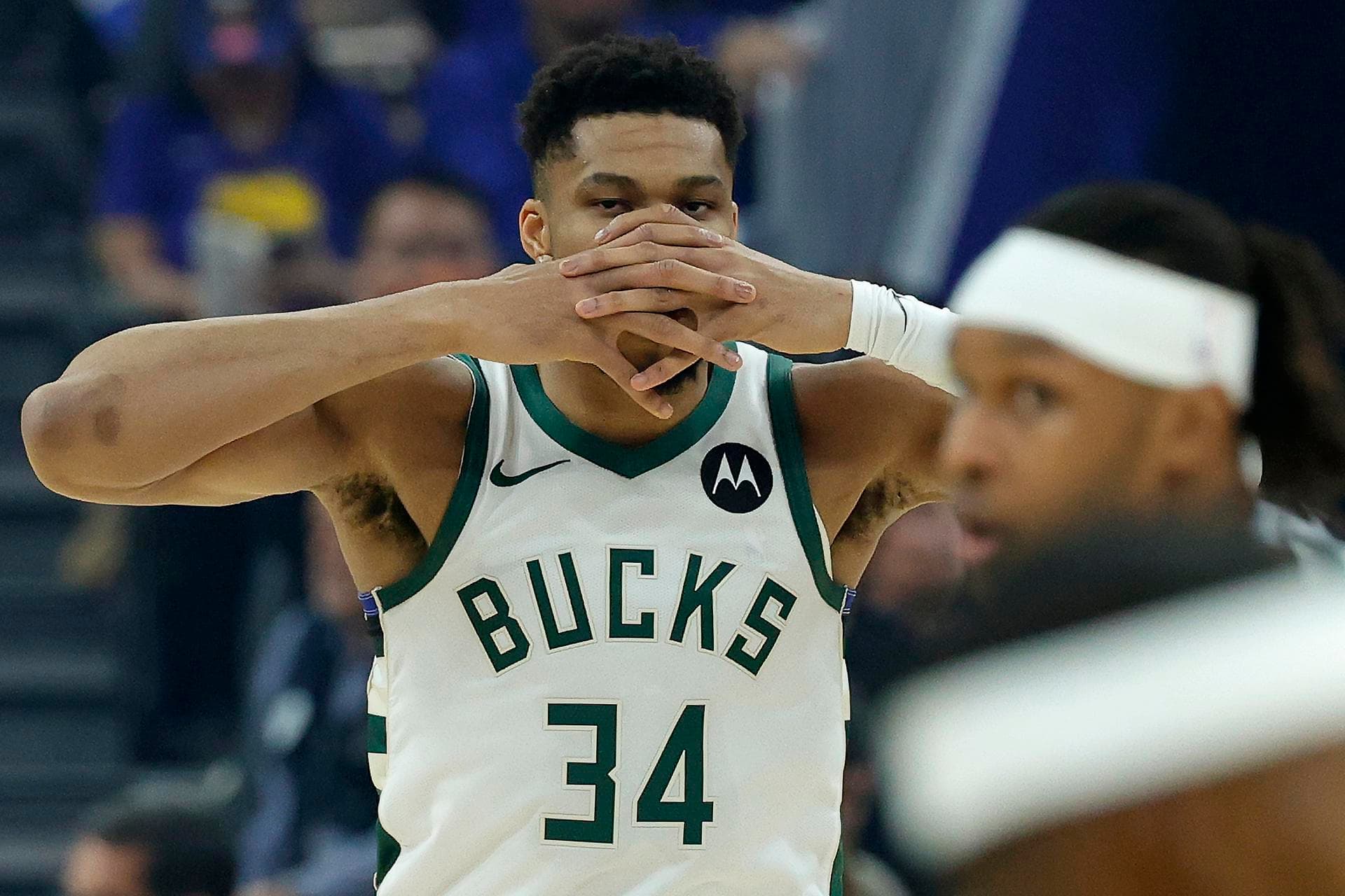 Antetokounmpo anuncia su continuidad en Milwaukee