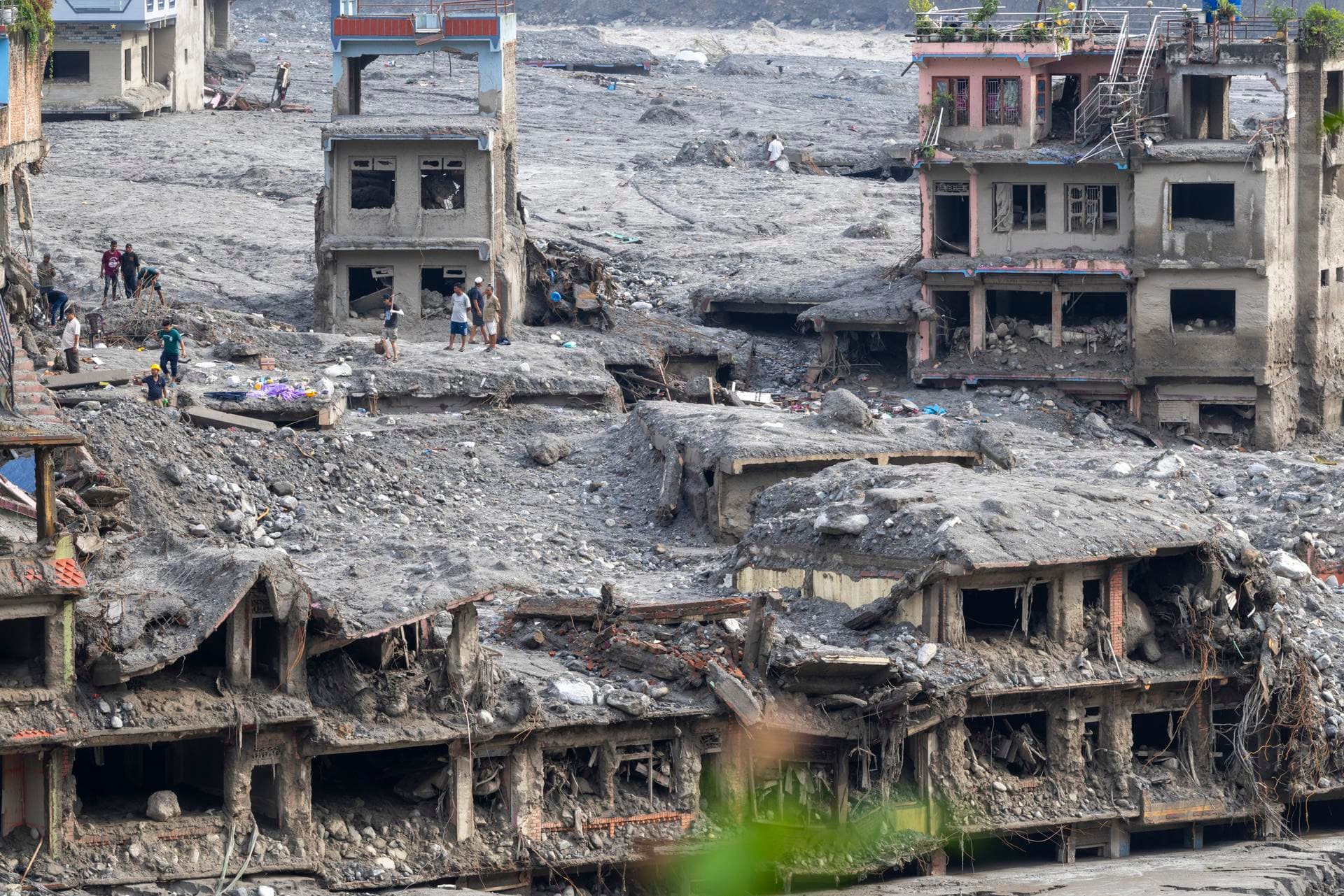 Nepal eleva a 1,355 los muertos y mantiene en casi 5,000 los desaparecidos tras la riada
