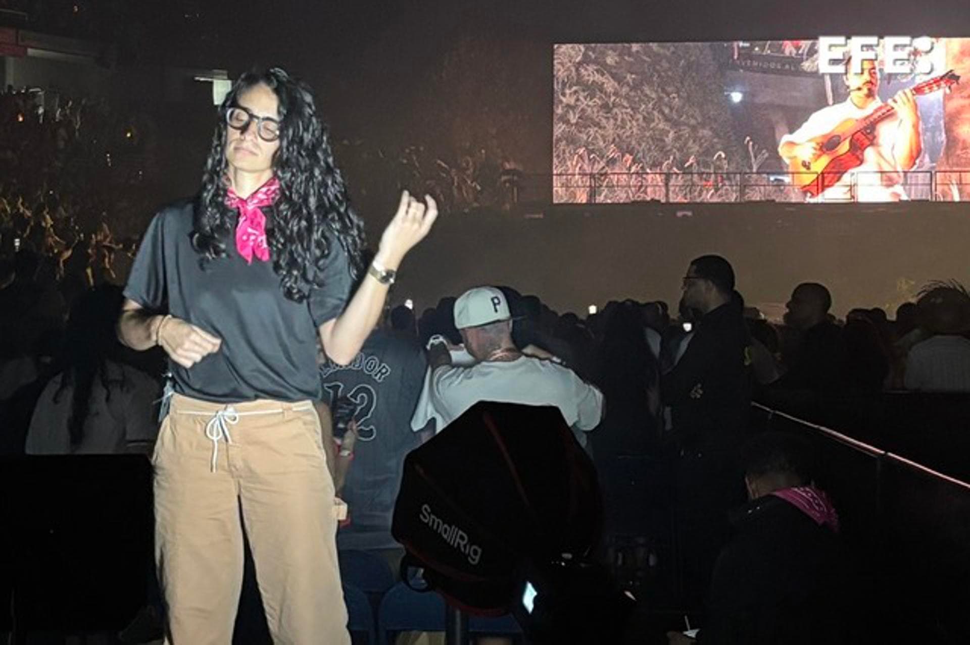 Bad Bunny pone a perrear a los sordos al ritmo de los intérpretes de señas