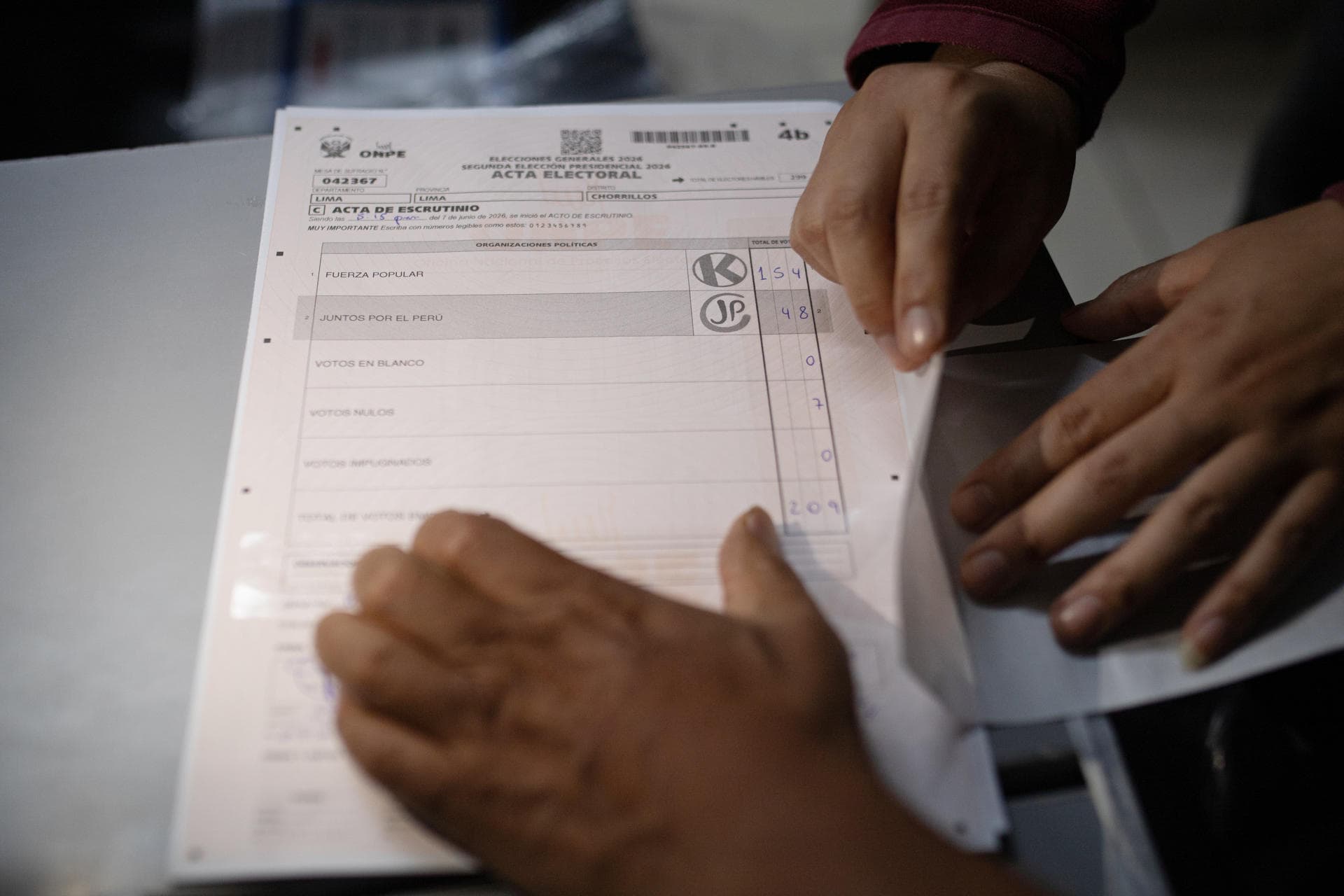 Sánchez y Fujimori van a un escrutinio voto a voto para definir a nuevo presidente de Perú