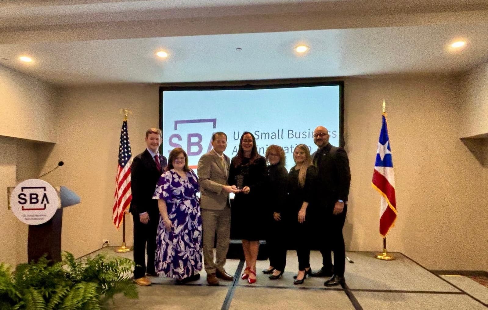 SBA reconoce a empresarios y bancos locales