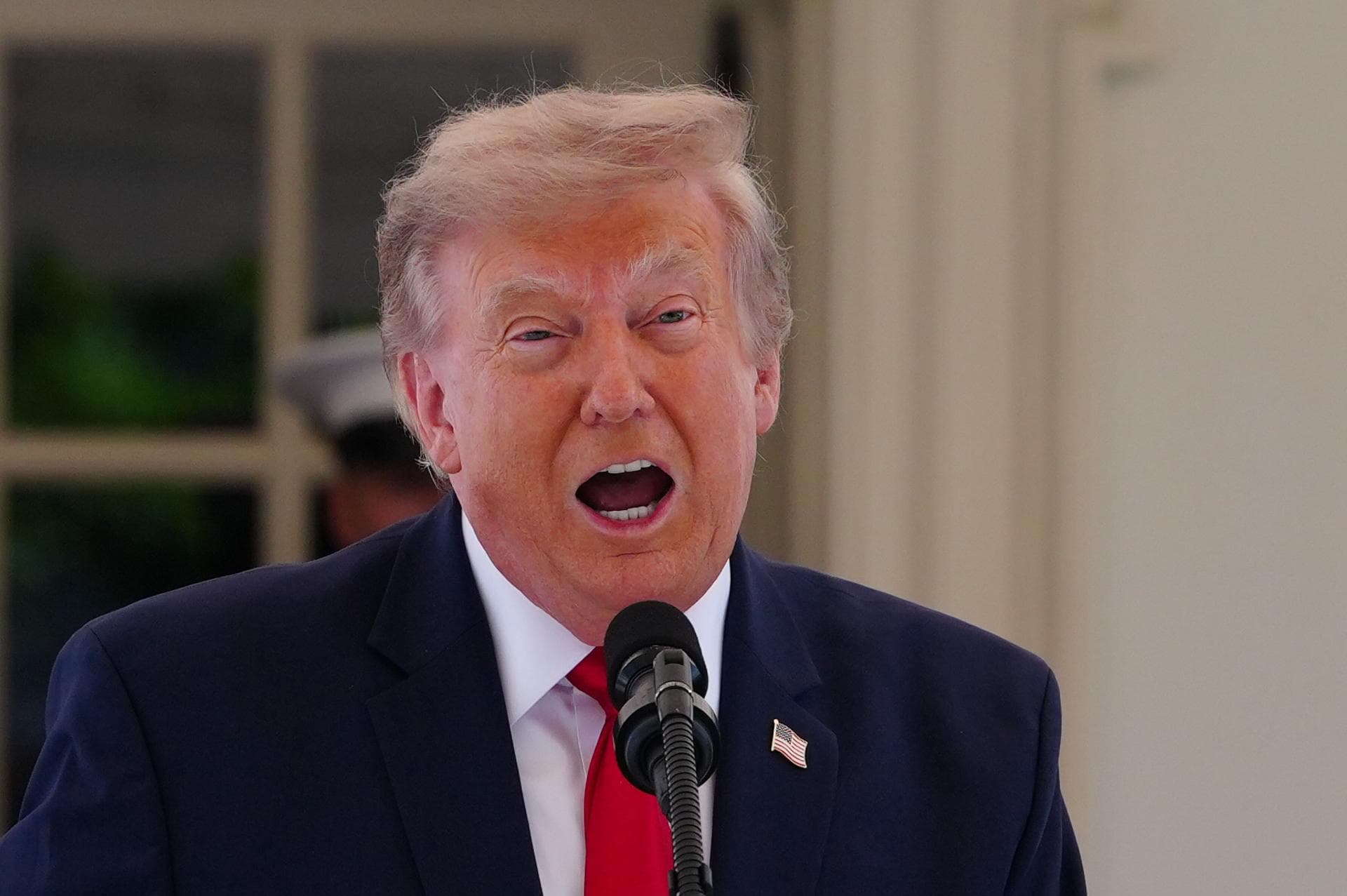 Tribunal bloquea orden de Trump para restringir el voto por correo antes de las elecciones