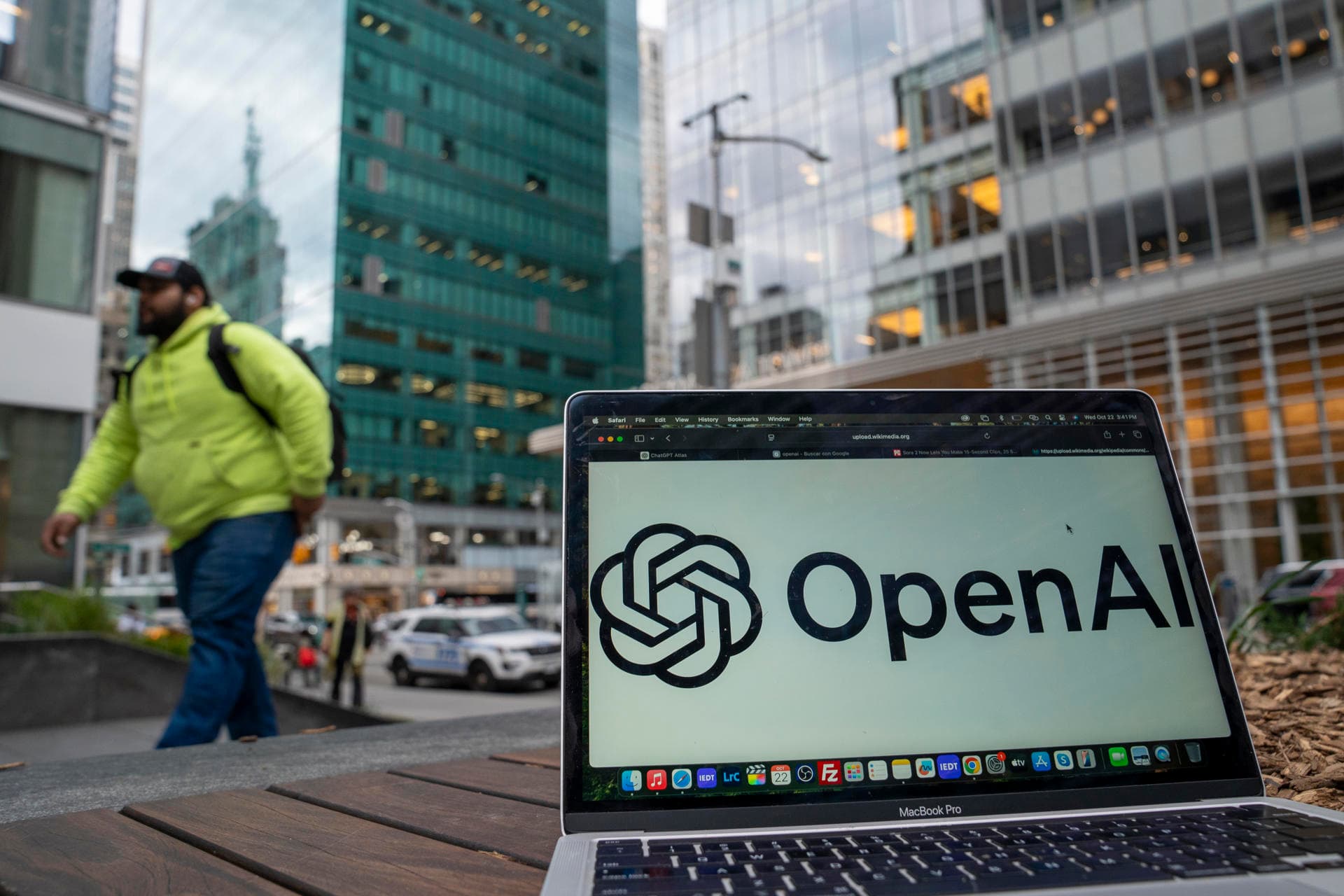Florida demanda a OpenAI y Altman por instigar tiroteo masivo y crear adicción en menores
