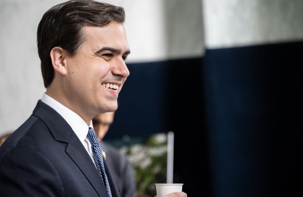 Comisionado Residente incluye enmiendas en proyecto federal sobre Energía y Agua