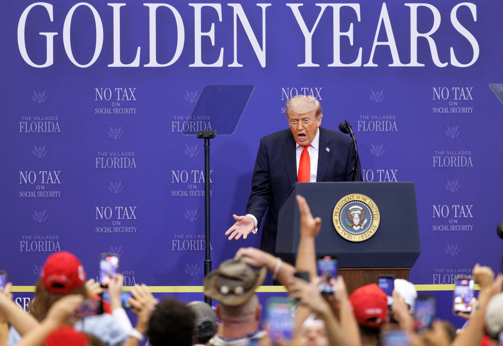 Trump reaparece en un mitin en Florida tras intento de asesinato: "No debería estar aquí"