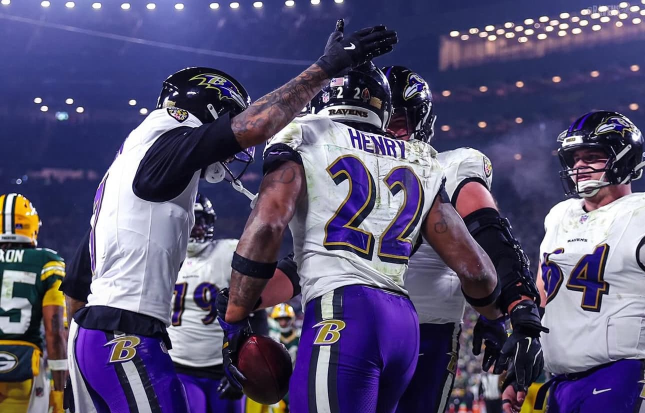 Derrick Henry da vida a Ravens con cuatro anotaciones en triunfo sobre Packers