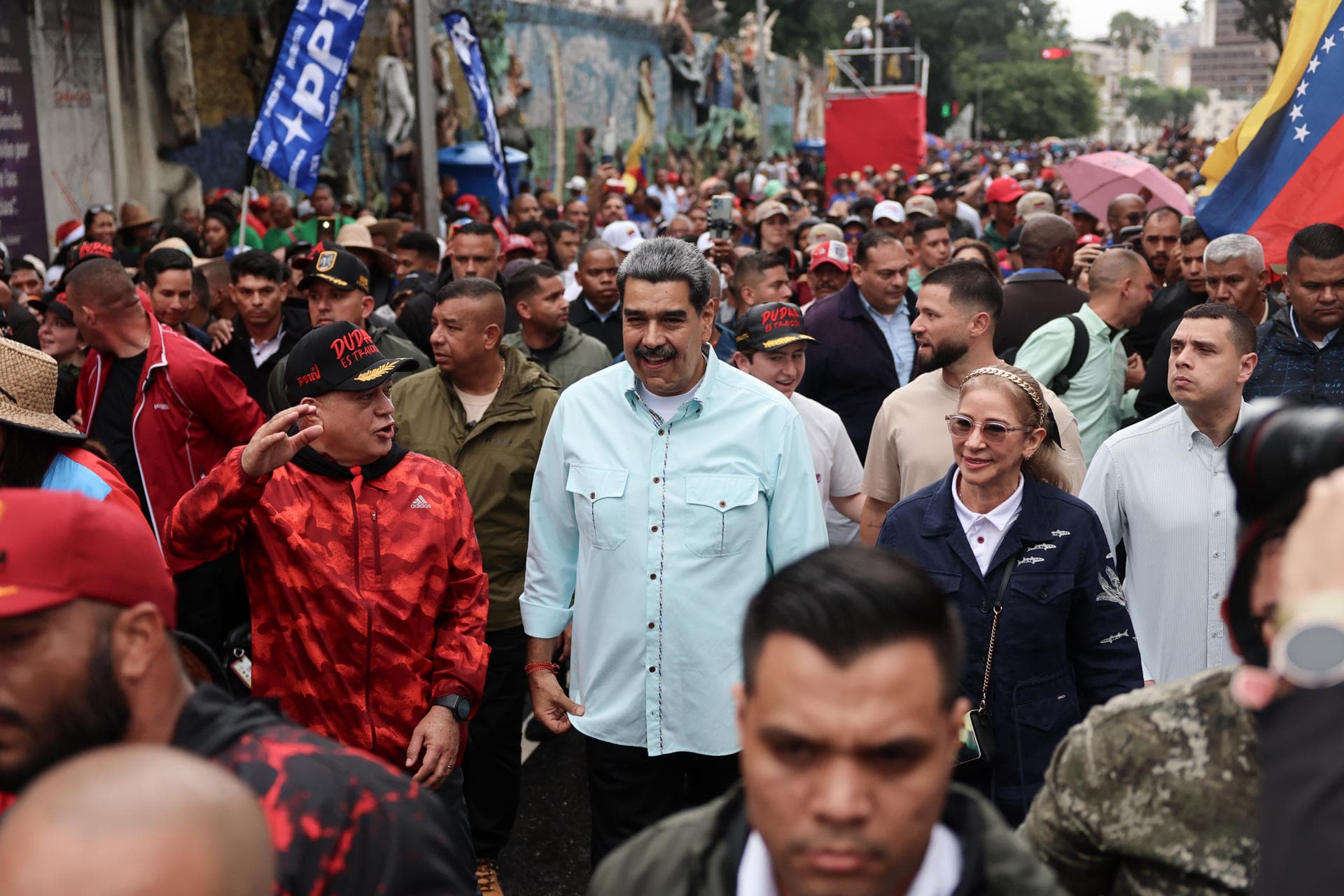 Maduro pide estar preparados para "partirle los dientes" a EE.UU. si "hiciera falta"