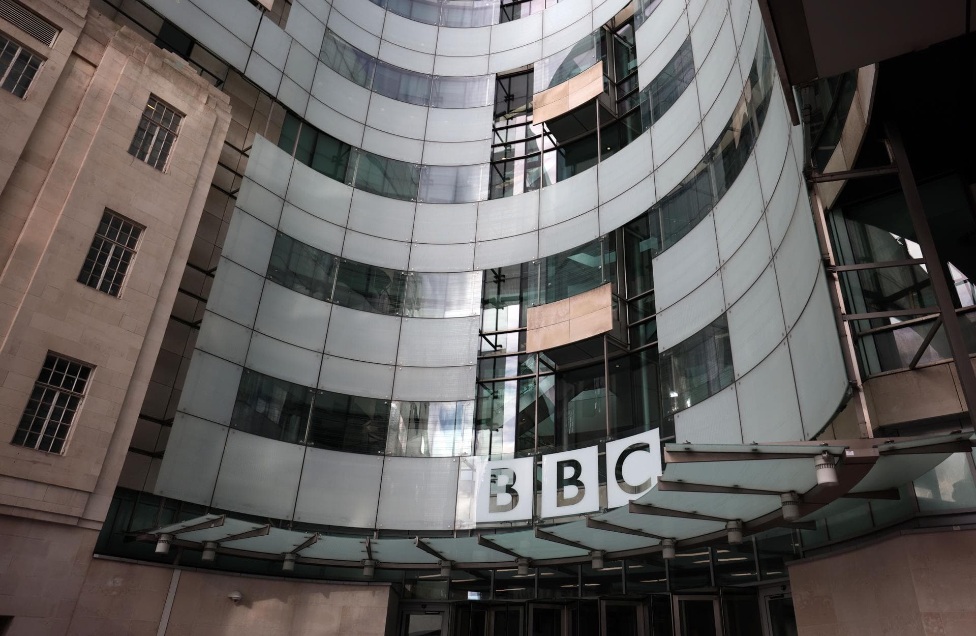 Trump tacha de "corrupta" a la BBC