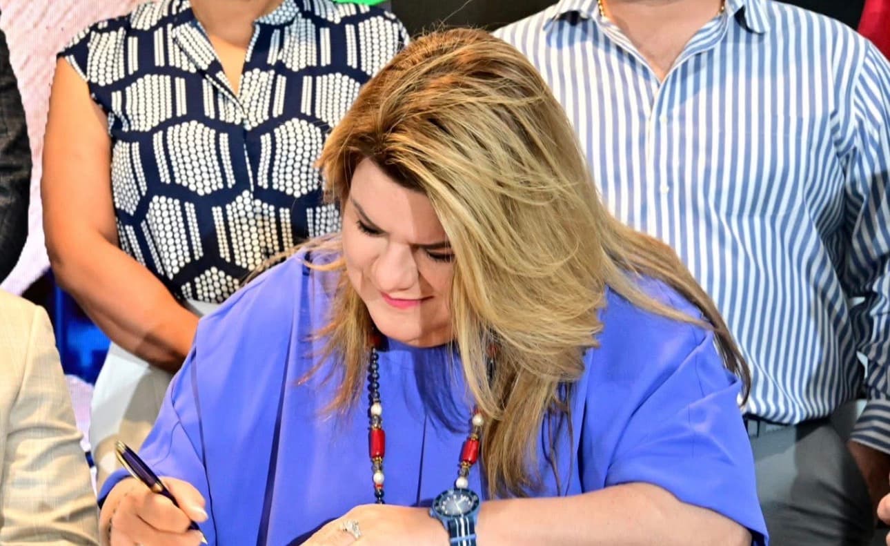 Gobernadora convierte en ley alivio para el pago de depósitos de conexión de la AAA