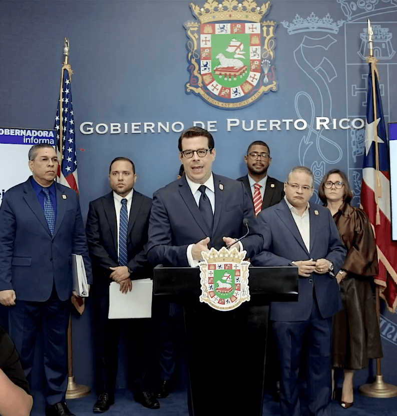 Domenech atribuye críticas de Rivera Schatz a “guerra política” contra la gobernadora