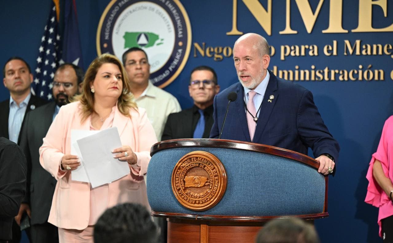 Gobernadora anuncia permanencia de empleados del NMEAD tras años como personal transitorio