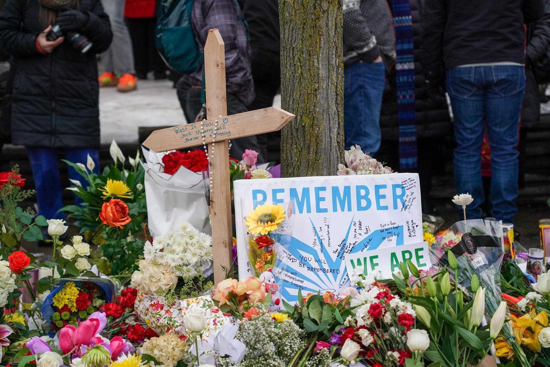 Agente ICE que disparó a mujer en Mineápolis fue arrastrado por un coche en redada anterior