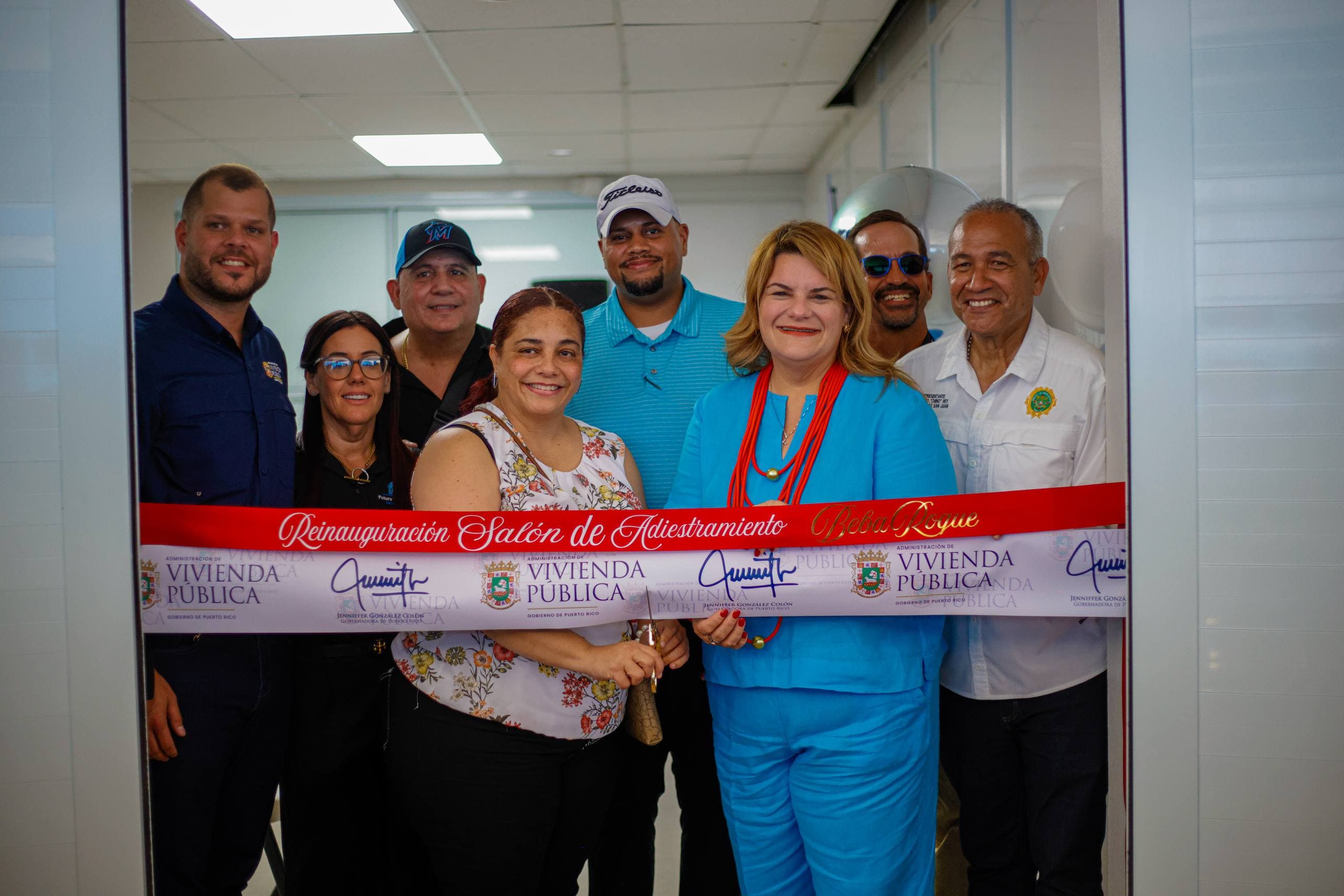 Gobernadora inaugura renovado salón multiusos en Nemesio Canales y honra el legado de Beba Roque
