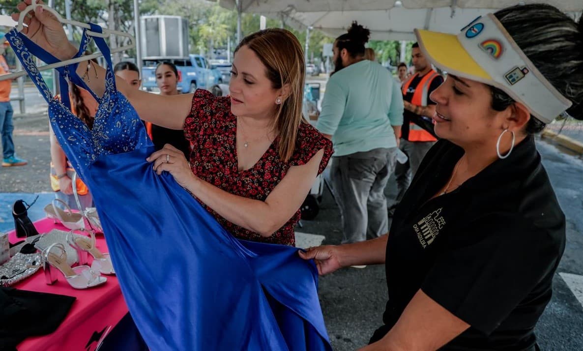 San Juan Te Viste Pa’l Prom rompe récord con más de 2,000 vestidos donados