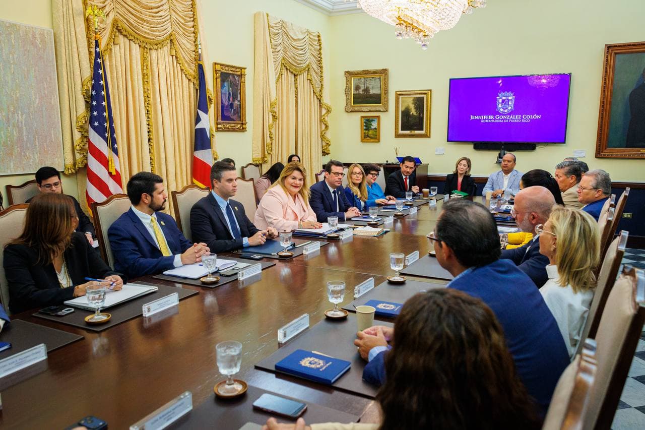 Gobernadora evalúa candidatos para sustituir a Negrón Reichard en el DDEC
