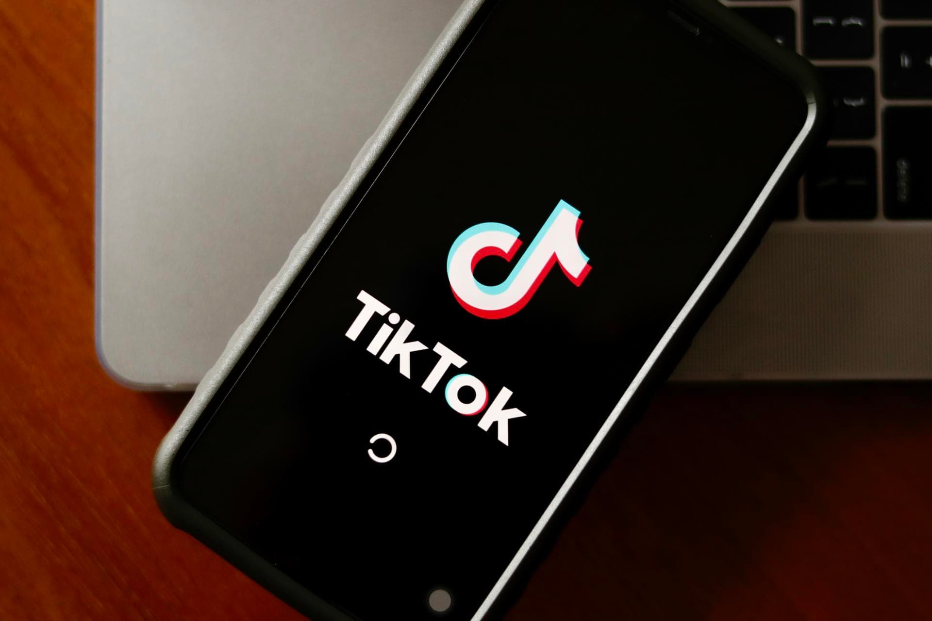 Fundador de TikTok bate récord de riqueza en China impulsado por IA