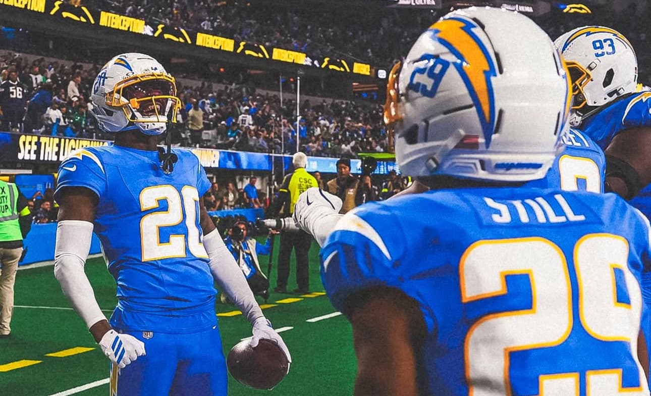 Los Chargers vencen a los campeones Eagles en tiempo extra