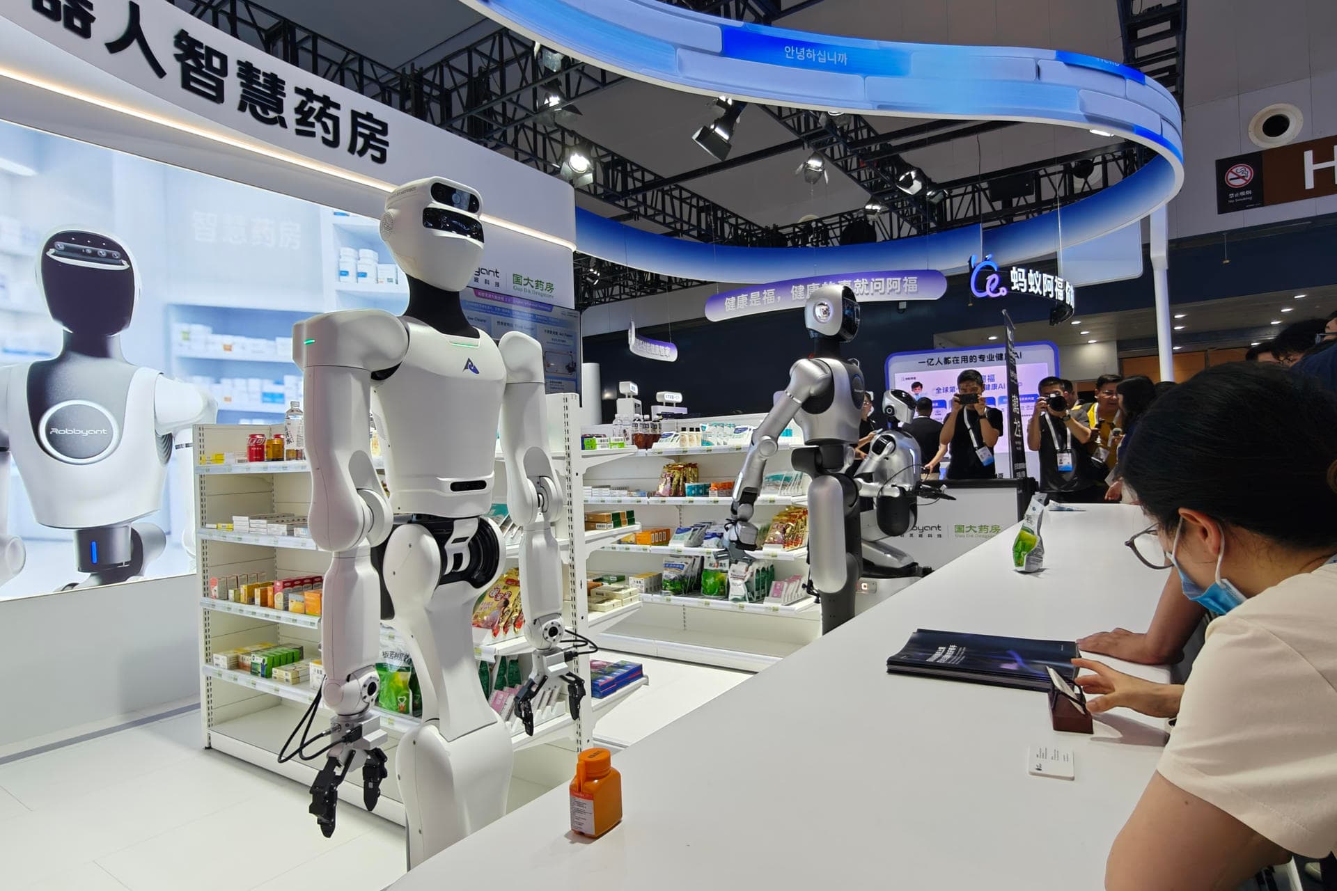 China se reafirma como principal rival de EEUU en la IA en su evento estrella del sector