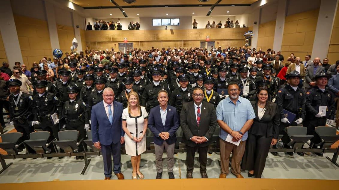 San Juan gradúa 46 nuevos policías municipales para reforzar la seguridad en la ciudad capital