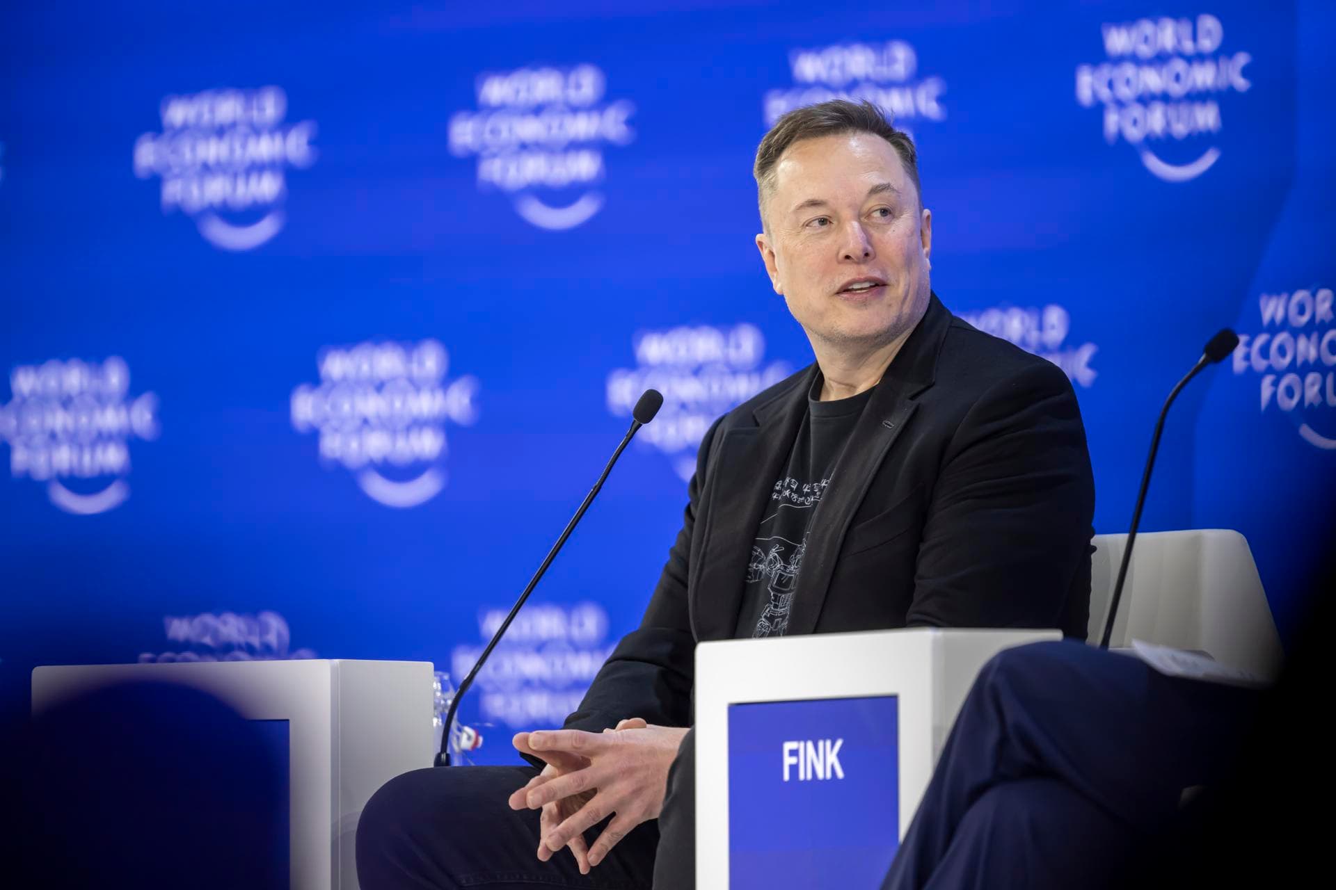 Elon Musk coincide con sus rivales Anthropic y OpenAI en desacelerar la IA