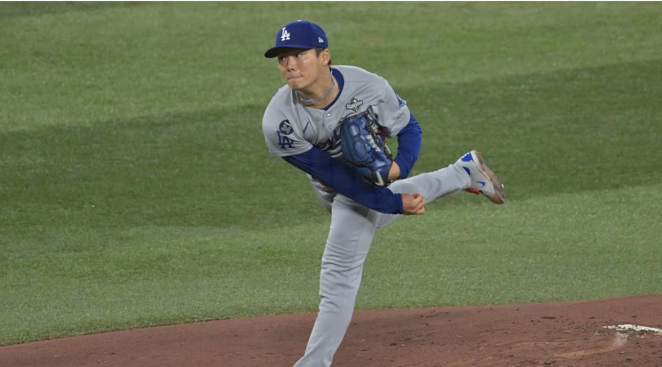 Yamamoto lanza juego completo y los Dodgers igualan la Serie Mundial