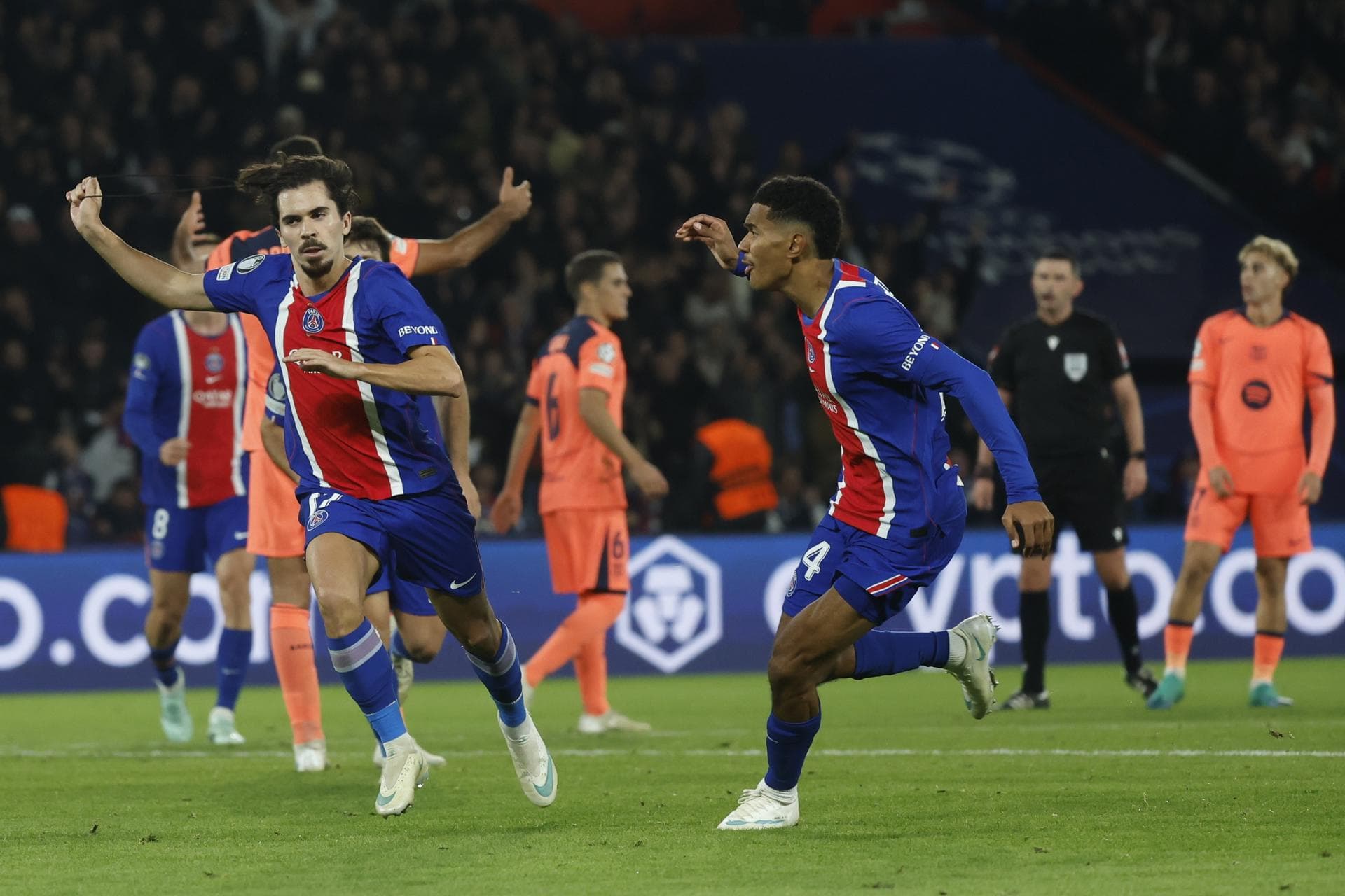 El PSG impone galones de campeón para asestar la primera derrota al Barça